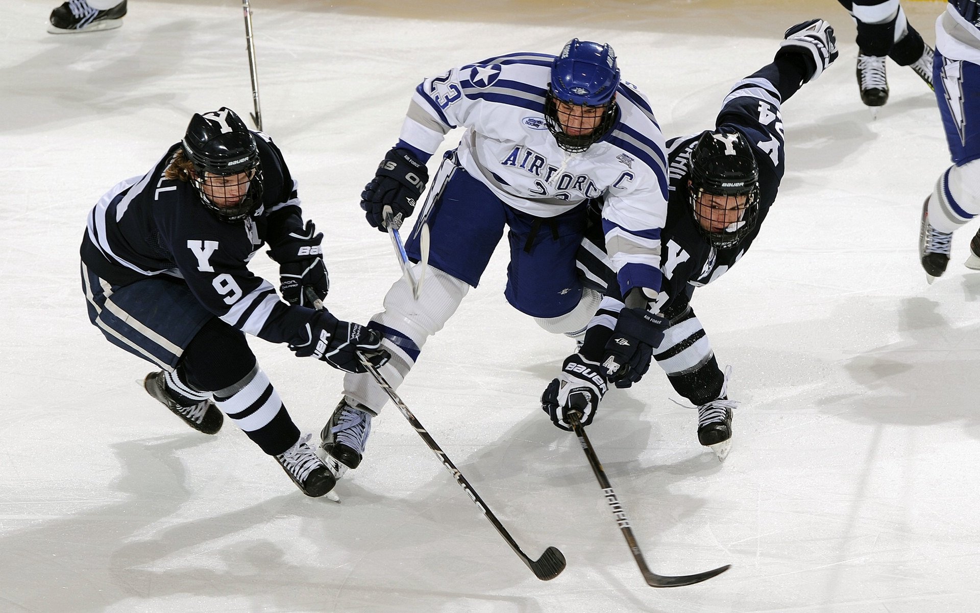 互联网+足球深度融合，推动行业与新兴技术的深度对接，互联网+体育